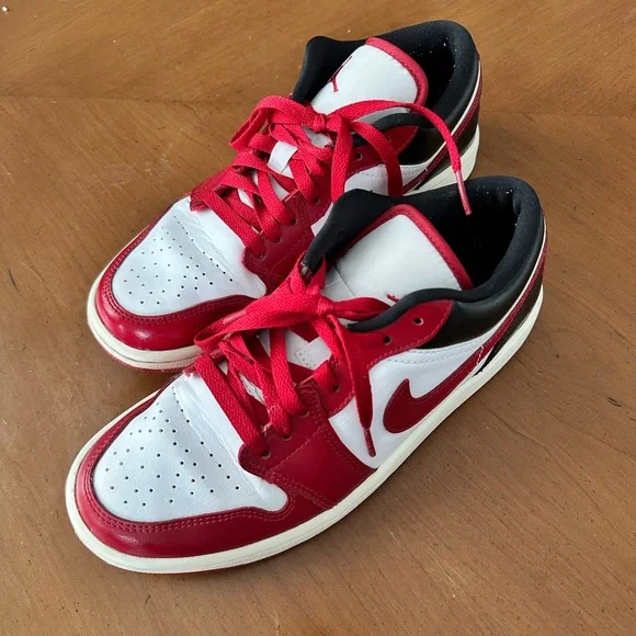 Jordan Air 1 Low Reverse Black Toe Red White Black Sneakers - Picture 2 of 6